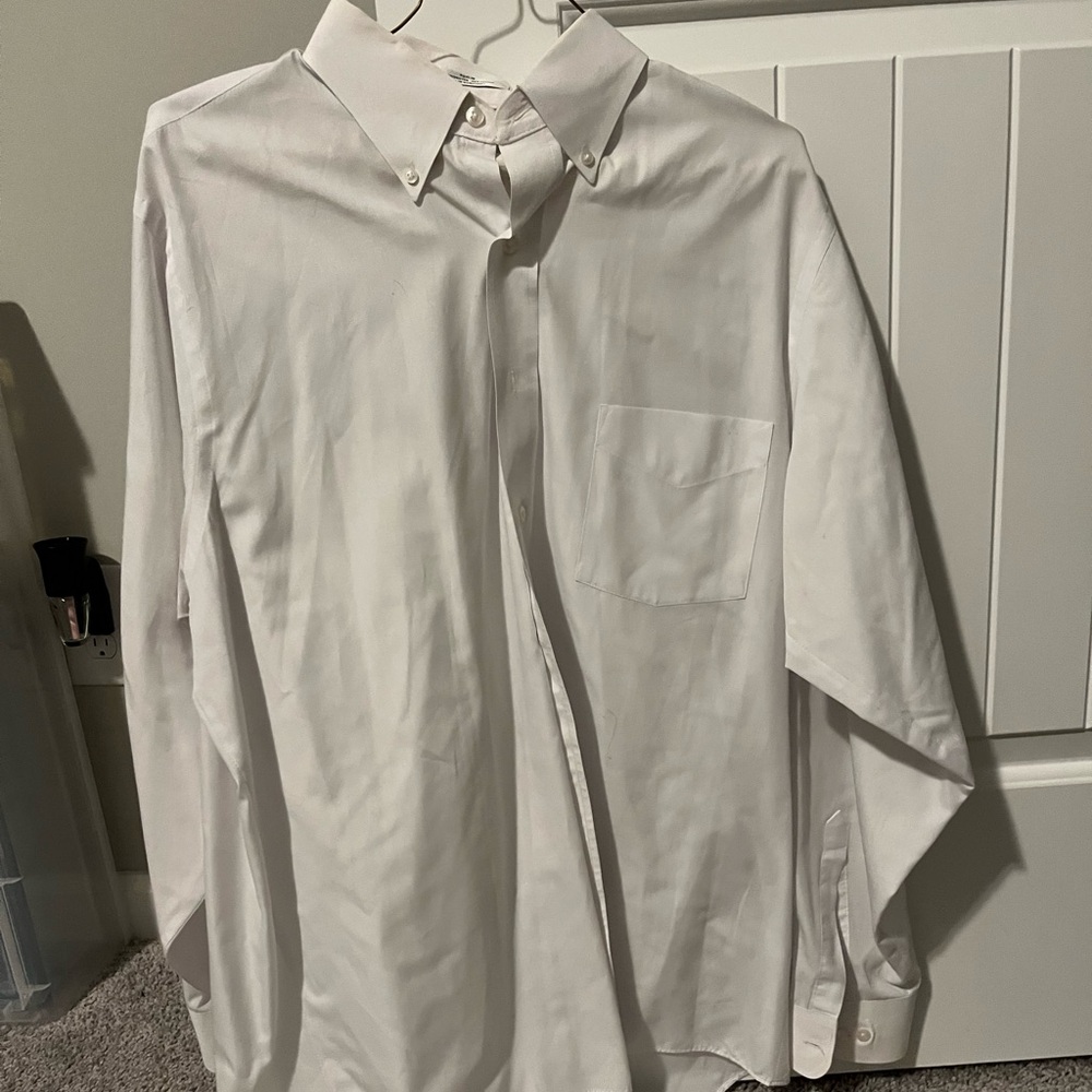 Mens Van Heusen 16 34/35 White Dress shirt.